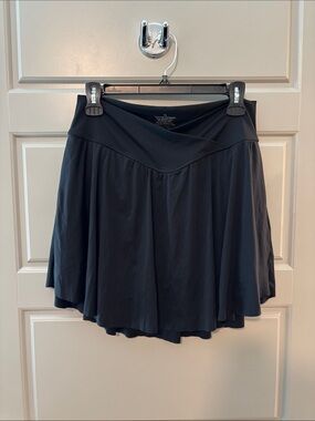 Women’s Black flowy skort